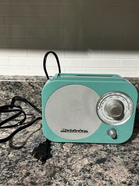Studebaker SB2000 Retro Portable AM/FM Radio - Speaker - Aux Input (Teal)